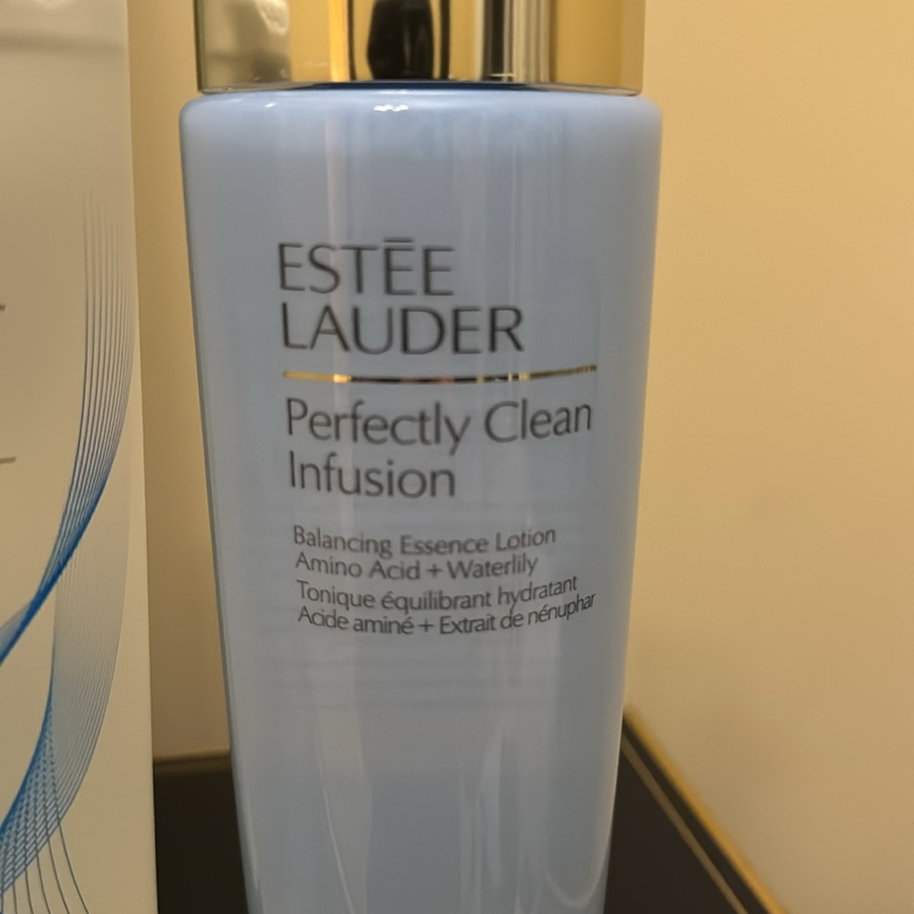 Estée Lauder - Picture 6 of 9